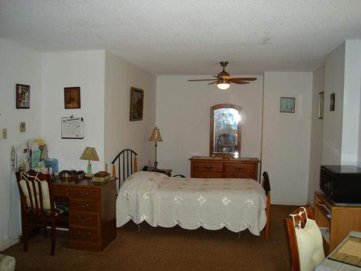 Cozy studio senior Scarborough