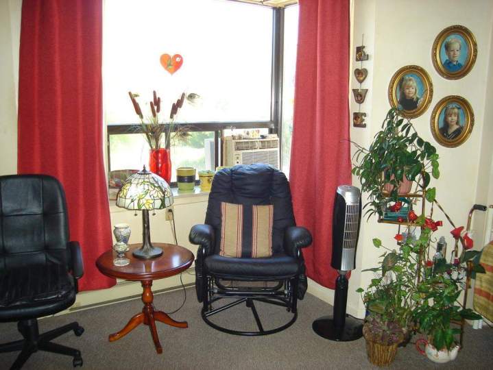 Independent senior living bachelor unit